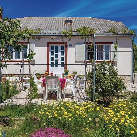 3 Bedroom Gorgeous In Kampor