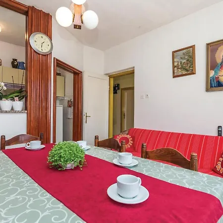 3 Bedroom Gorgeous In Kampor