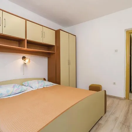 3 Bedroom Gorgeous In Holiday home Kampor