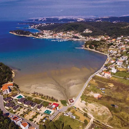 3 Bedroom Gorgeous In Holiday home Kampor