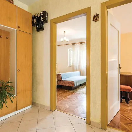 3 Bedroom Gorgeous In Vikendica Kampor