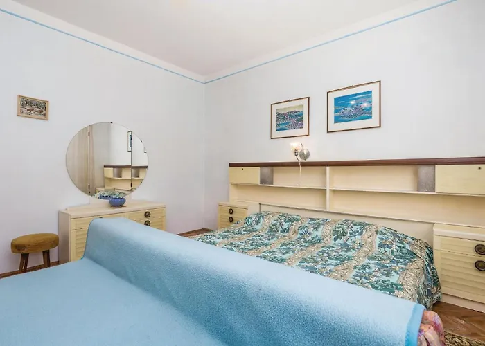 3 Bedroom Gorgeous In Kampor