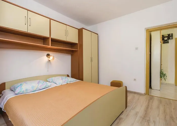 3 Bedroom Gorgeous In Сasa de vacaciones Kampor