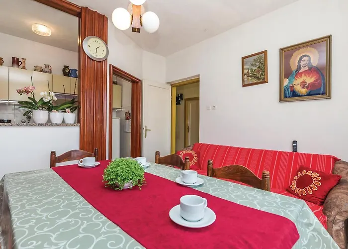 3 Bedroom Gorgeous In Kampor