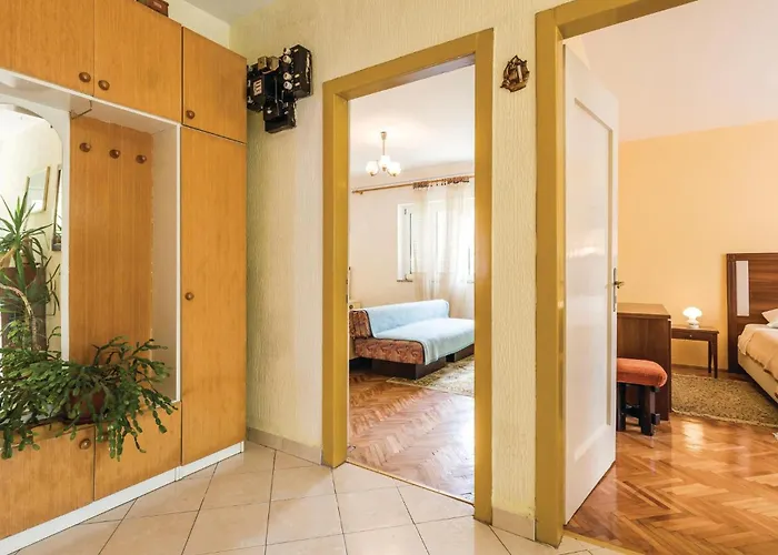 3 Bedroom Gorgeous In Hébergement de vacances Kampor